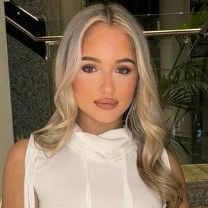 Mia Winward Dunn